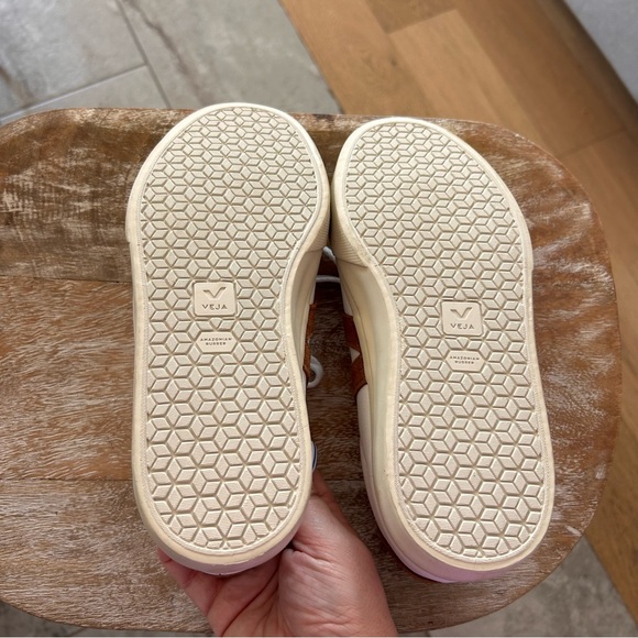 New Veja Campo Sneakers White Cognac Free People - Picture 6 of 7